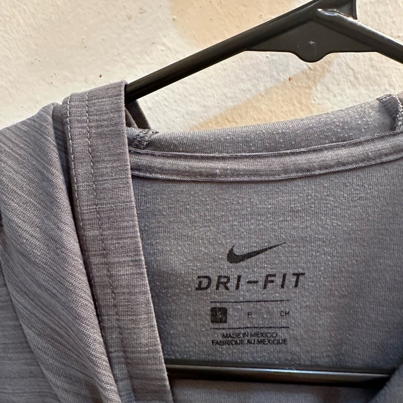 Nike dri fit lightweight hoody - Picture 2 of 3